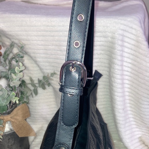 Bella Russo Black Patterned Handbag with tassel and inside keychain NEW - Picture 5 of 9